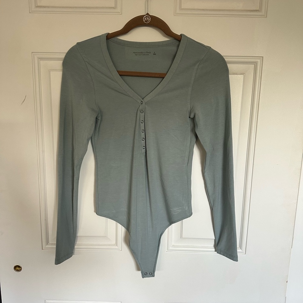 Abercrombie & Fitch Long Sleeve V-Neck Bodysuit